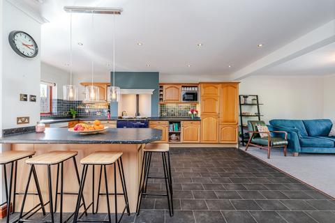 109 Caiyside, Edinburgh, EH10 7HR