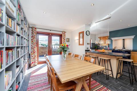 109 Caiyside, Edinburgh, EH10 7HR