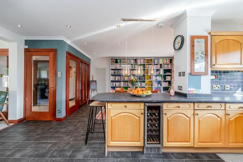 109 Caiyside, Edinburgh, EH10 7HR