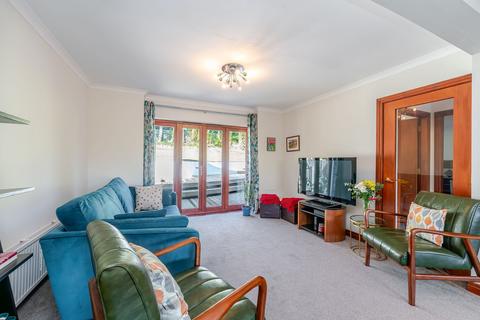 109 Caiyside, Edinburgh, EH10 7HR