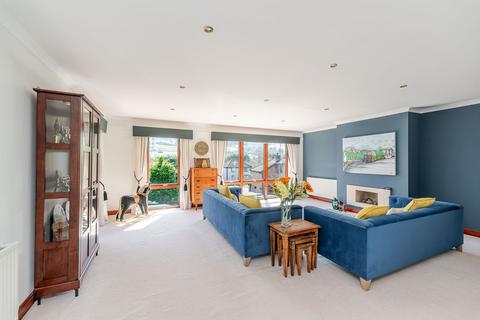 109 Caiyside, Edinburgh, EH10 7HR