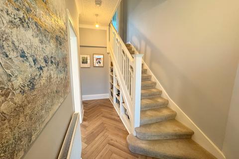 19 Ballogie Road, Glasgow, G44 4SZ