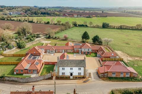 3 bedroom bungalow for sale, Lower Farm Mews, Tittleshall