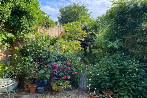 1 Jameson Close, London, W3 8NQ