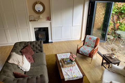 1 Jameson Close, London, W3 8NQ