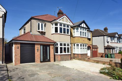 33 Ruskin Drive, Worcester Park, KT4 8LG