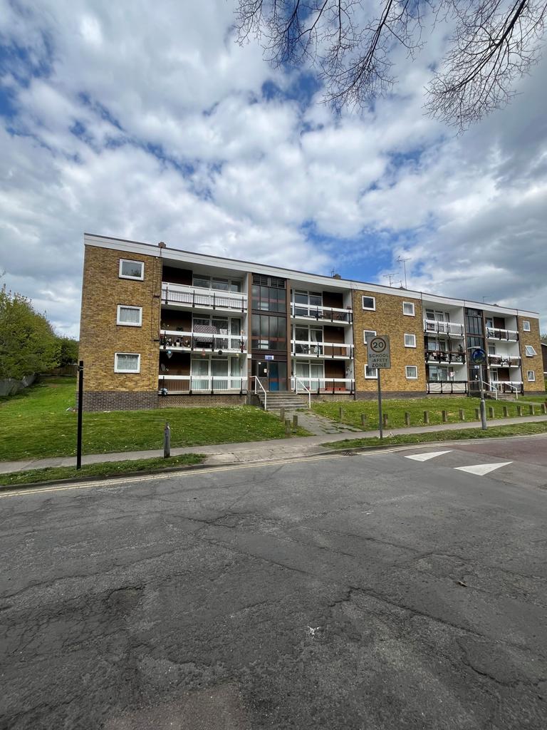 Flat 4, Fyndon House, Canterbury, Kent, CT1 1 SP