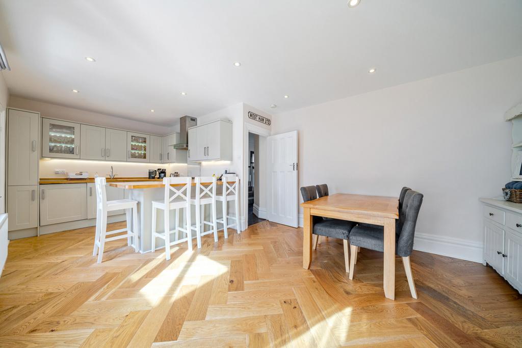 Dining/Kitchen