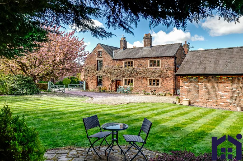Leyland Lane, Leyland, PR25 1LA 5 bed farm house for sale - £725,000