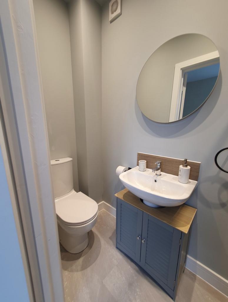 This modern bathroom features a sleek design wi...