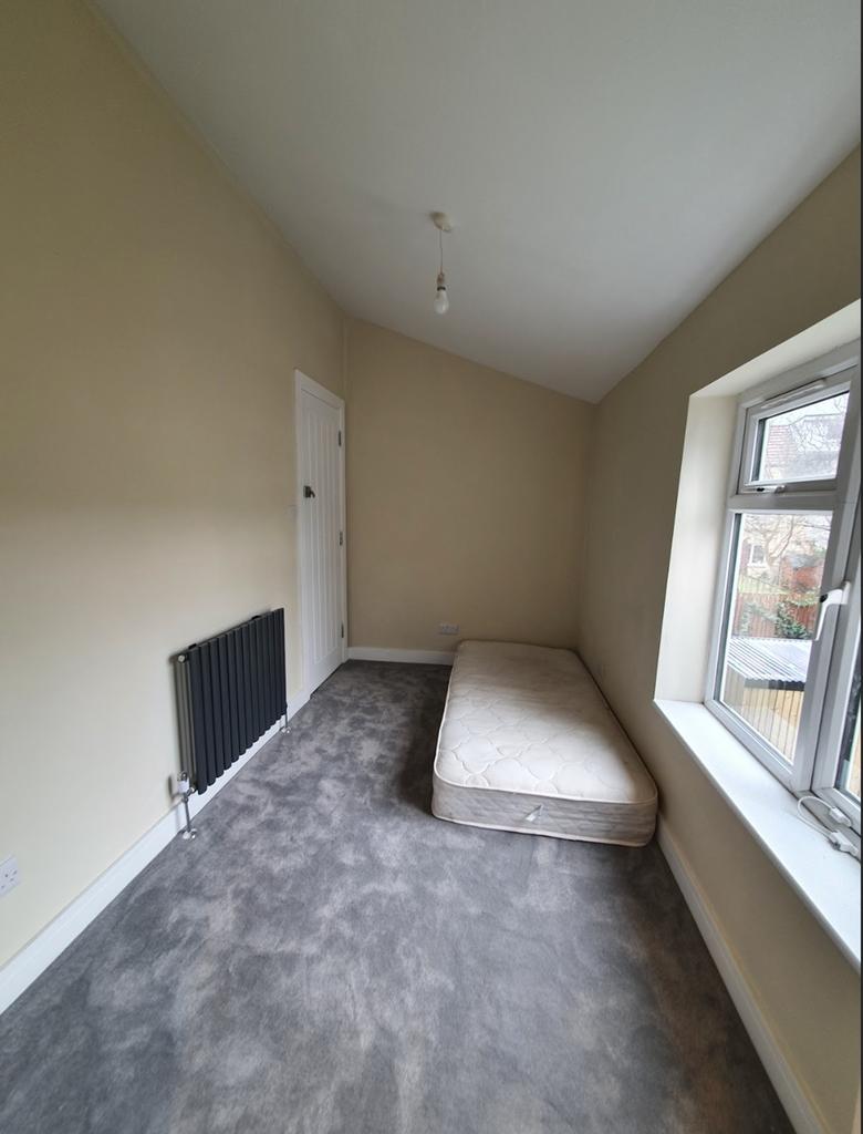 Bright and spacious double bedroom featuring la...