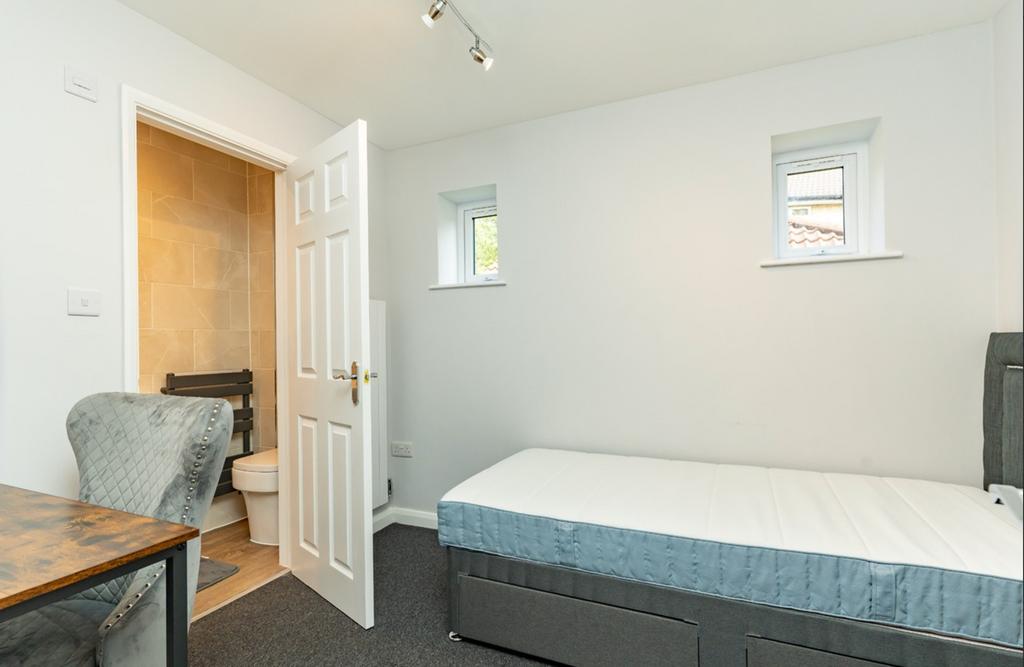 A well-maintained double bedroom featuring ampl...