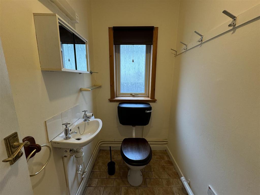 Downstairs wc.jpg