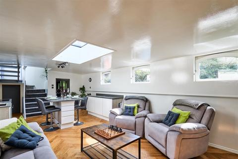 3 bedroom houseboat for sale, Ham Wharf, Brentford, TW8