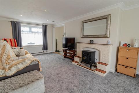 3 bedroom end of terrace house for sale, Phoenix Avenue, Gedling, Nottingham