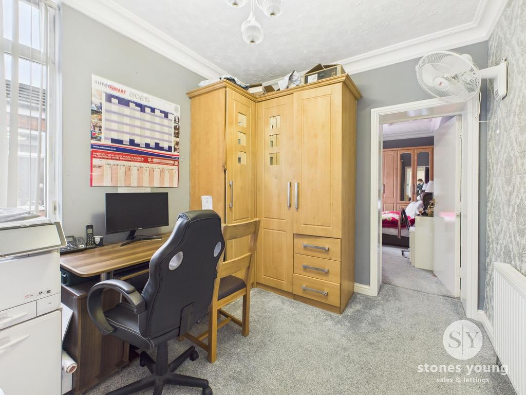 Dressing Room/Office/Bedroom 4