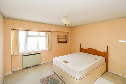 11 Bearsden Way, Broadbridge Heath, Horsham, RH12 3AQ