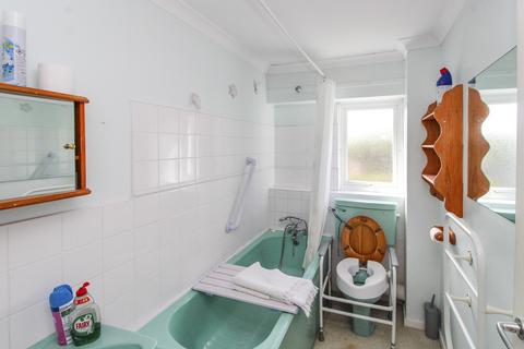11 Bearsden Way, Broadbridge Heath, Horsham, RH12 3AQ