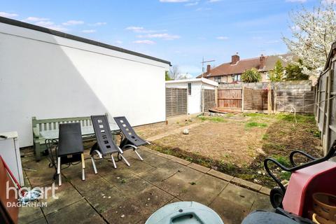3 bedroom terraced house for sale, Malpas Road, Dagenham