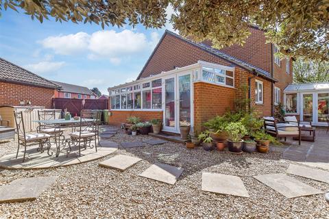 4 bedroom detached house for sale, Solent Close, Littlehampton BN17