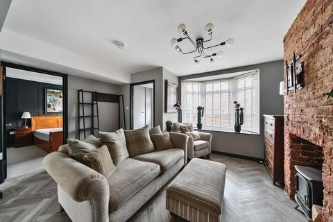 2 bedroom maisonette for sale, Priory Road, Reigate RH2