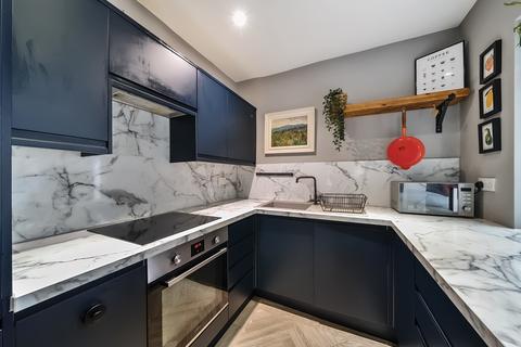 2 bedroom maisonette for sale, Priory Road, Reigate RH2