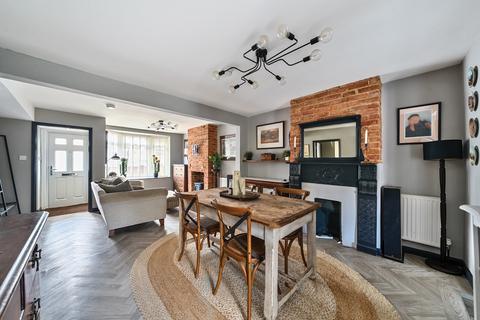 2 bedroom maisonette for sale, Priory Road, Reigate RH2