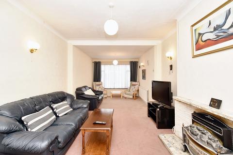 3 bedroom semi-detached house to rent, Wellgarth, Greenford UB6
