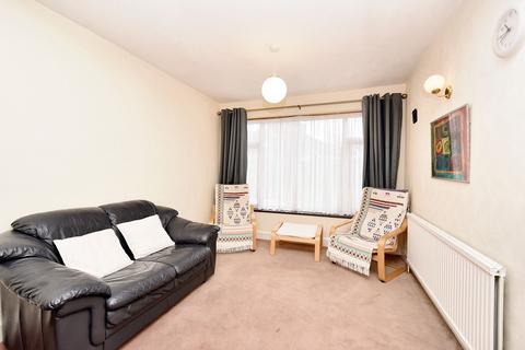 3 bedroom semi-detached house to rent, Wellgarth, Greenford UB6