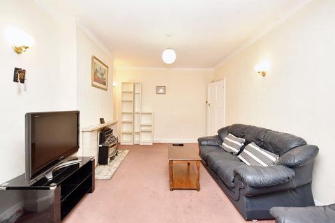 3 bedroom semi-detached house to rent, Wellgarth, Greenford UB6