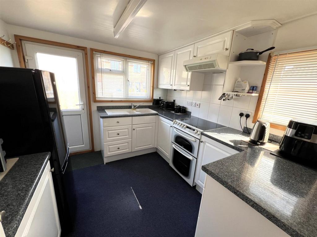 Kitchen (2)