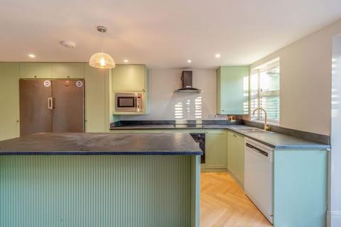 4 bedroom terraced house to rent, Waverley Road, London, E17 3LQ