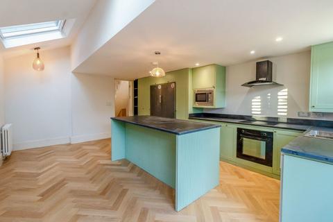 4 bedroom terraced house to rent, Waverley Road, London, E17 3LQ