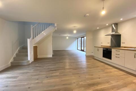 4 bedroom barn conversion to rent, The Courtyard, Lower Bayston, SY3 0AR