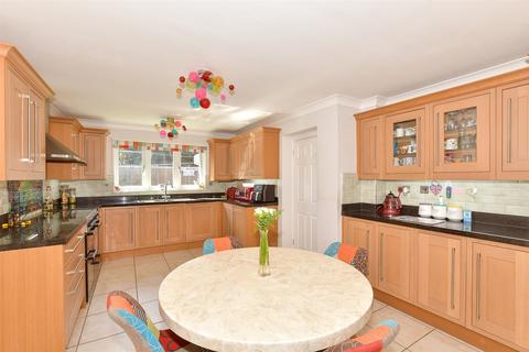 4 bedroom detached house for sale, St. Mary's Meadow, Wingham, Canterbury, Kent
