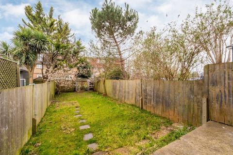 3 bedroom terraced house to rent, Gladstone Road, Surbiton, KT6