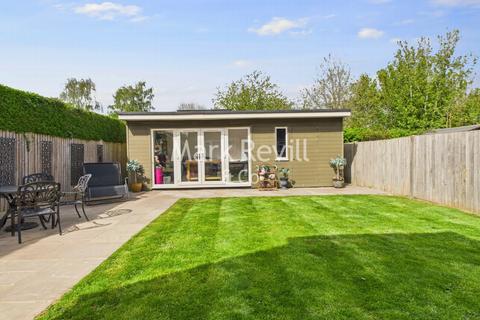 18 Chestnuts Close, Lindfield, Haywards Heath, RH16 2AU