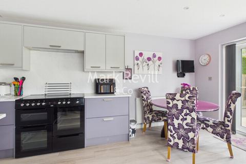 18 Chestnuts Close, Lindfield, Haywards Heath, RH16 2AU