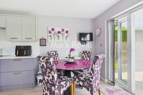 18 Chestnuts Close, Lindfield, Haywards Heath, RH16 2AU