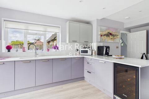 18 Chestnuts Close, Lindfield, Haywards Heath, RH16 2AU