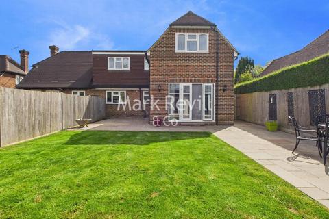18 Chestnuts Close, Lindfield, Haywards Heath, RH16 2AU