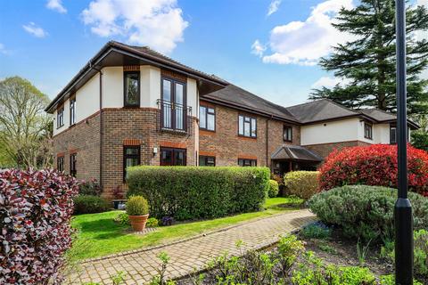 2 bedroom flat for sale, Petersmead Close, Tadworth