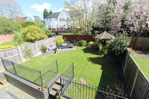 4 bedroom detached house for sale, Bridgemere Close, Leicester LE2