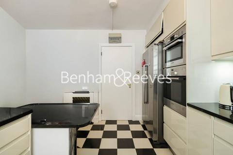 3 bedroom apartment to rent, Kensington West, Kensington W14