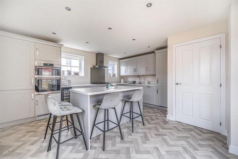 4 bedroom detached house to rent, 35 Bligny Crescent, Bicton Heath, Shrewsbury, SY3 5FE