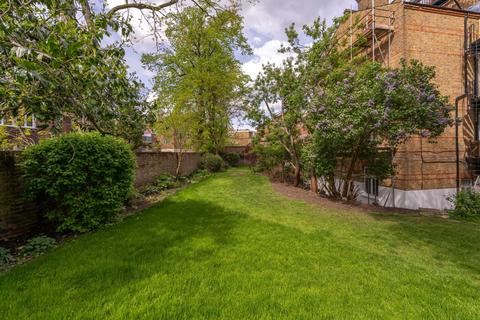 10, Ravensbourne House Arlington Road, Twickenham, TW1 2AX