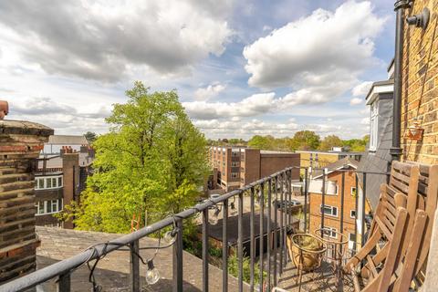 10, Ravensbourne House Arlington Road, Twickenham, TW1 2AX