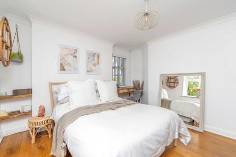 10, Ravensbourne House Arlington Road, Twickenham, TW1 2AX