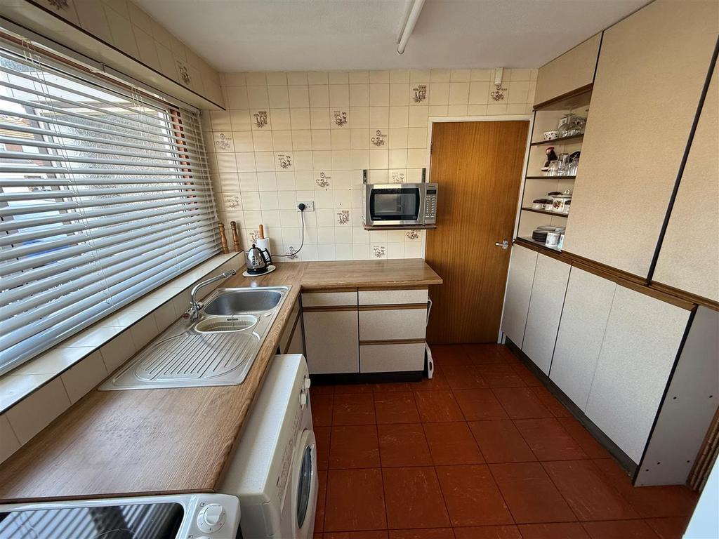 LC15 Kitchen2.jpg