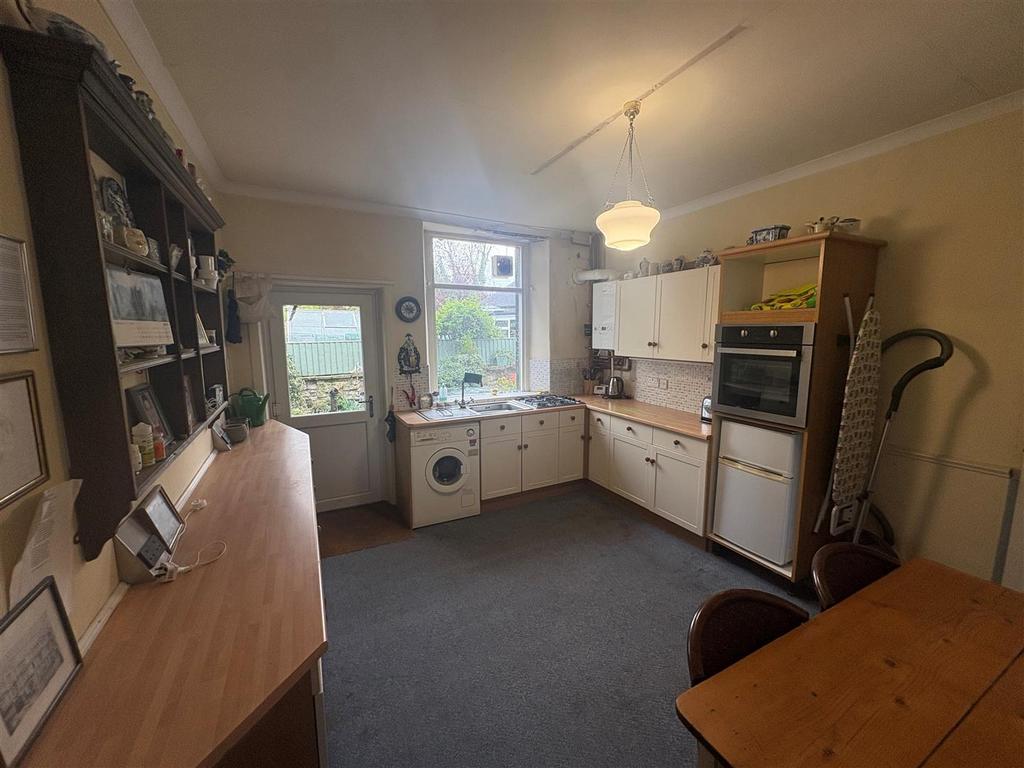 Kitchen2.jpg